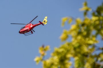 Un incendio forestal obliga a confinar dos urbanizaciones en Tordera (Barcelona)