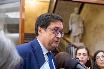 Cae el decreto de ‘lobbies’ tras entorpecer durante tres semanas la actividad en la Administración