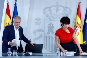 Crisis en Ceuta y actualidad política, directo | El Gobierno habilitará nuevos espacios “esta semana y la próxima” para acoger migrantes en Ceuta