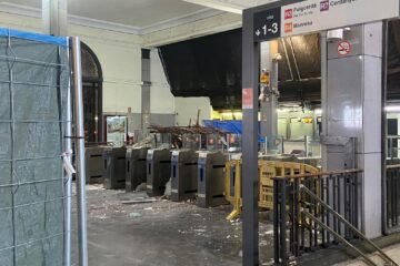 Tres heridos leves por el desprendimiento de un falso techo en la estación de Fabra i Puig de Barcelona