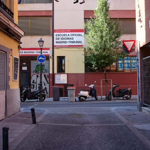 Las escuelas de idiomas de Madrid comienzan el curso desbordadas ante la falta de personal de administración