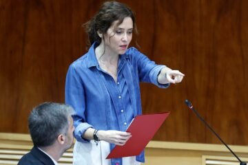 Ayuso ignora los documentos que prueban la manipulación de las listas de espera del Ramón y Cajal e insiste en el “bulo”