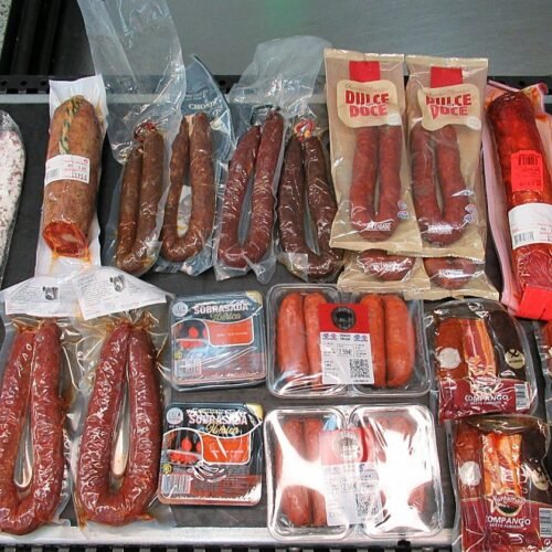Un estadounidense, pillado intentando colar más de 8 kilos de embutido del Mercadona sin declarar en el Aeropuerto de Seattle