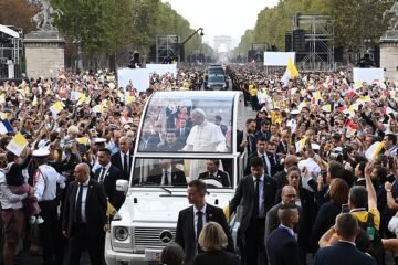 El Papa León XIV reivindica la «civilización del amor» con una misa multitudinaria en el corazón de París