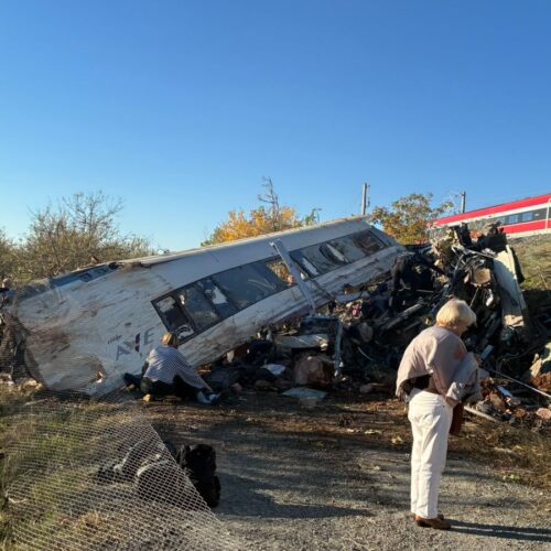 Castilla y León, conmocionada por el trágico accidente en Toledo: Mañueco brinda ayuda a Page y envía medios sanitarios