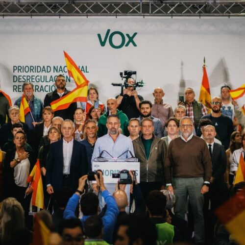 Vox no suspende los actos de precampaña tras la catástrofe de Urda y Abascal apunta al Gobierno: «La corrupción mata»