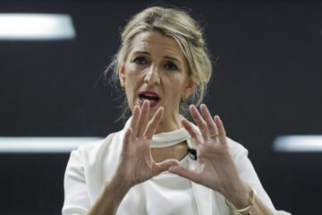 Caos en las oposiciones: decenas de altos funcionarios denuncian que cobran poco más de 1.000 euros a la espera de destino