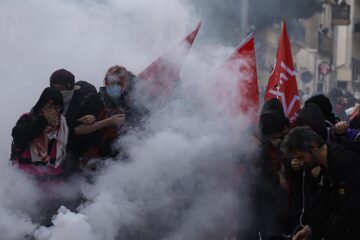 Prisión preventiva para un joven de 15 años por quemar con un espray inflamable a una mujer en Francia