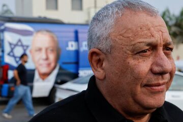 Exjefe del Ejército y con un hijo caído en Gaza: la historia de Gadi Eisenkot, el oponente de Netanyahu en las elecciones de Israel