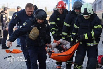 Al menos 13 muertos tras un ataque ruso en una estación de tren de Ucrania