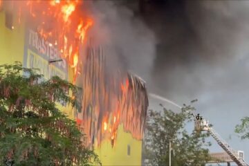 Un juez abre una investigación penal por imprudencia en el caso de los trasteros incendiados de Villaverde