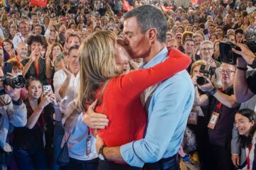 Sánchez mete a Begoña Gómez en campaña: “Nos han intentado quebrar y estamos más fuertes. Te quiero”